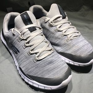 Men's 8.5 wide Skechers